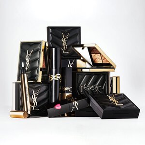 Produits de beaute YSL de luxe en packaging noir et or.