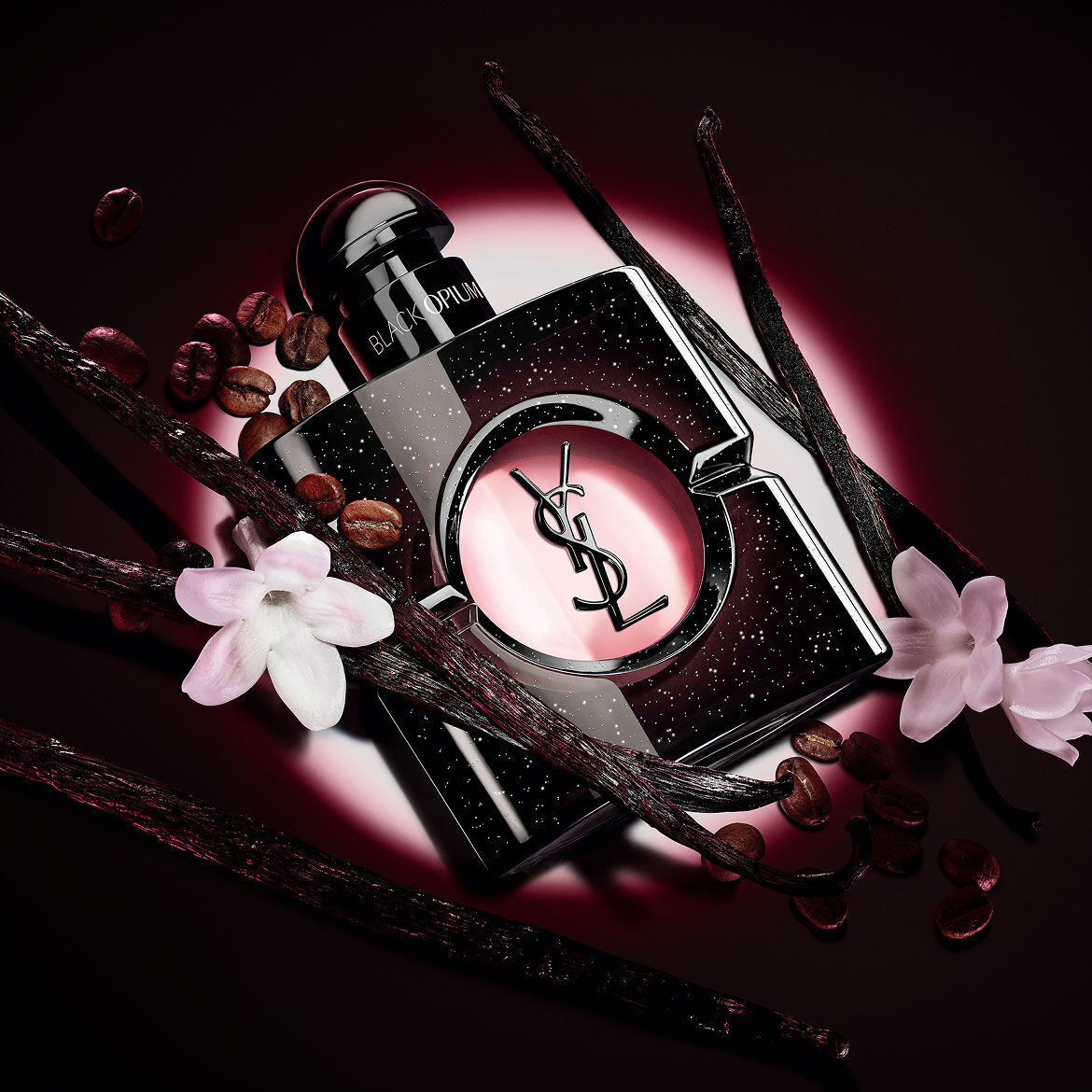Flacon Black Opium Eau de Parfum avec fleurs de jasmin blanc, gousses de vanille et grains de cafe torrefies.