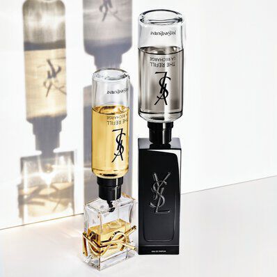 Deux flacons de parfum Yves Saint Laurent (un clair, un fonce) avec leurs recharges rechargeables.