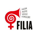 Logo "FILIA FACEM AUZITE VOCILE FEMEILOR!" avec un symbole feminin stylise rouge et un megaphone, dans un cercle blanc.