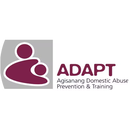 Logo "ADAPT Agisanang Domestic Abuse Prevention & Training" avec un pictogramme de deux personnes (mere et enfant) en violet sur fond gris, dans un cercle blanc.