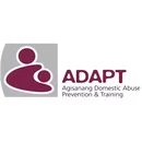 Logo "ADAPT Agisanang Domestic Abuse Prevention & Training" avec un pictogramme de deux personnes (mere et enfant) en violet sur fond gris, dans un cercle blanc.