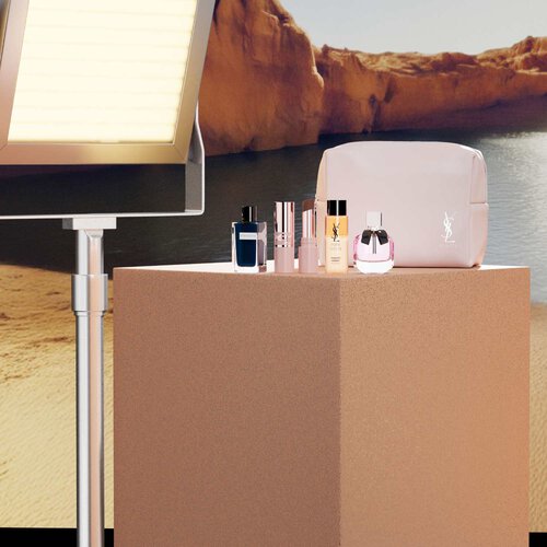 Coffret beaute YSL avec mini-produits et trousse blanche.