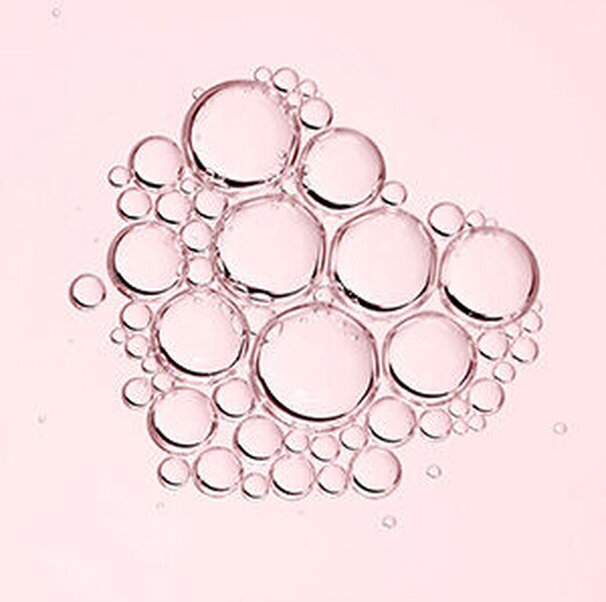 Des bulles de differentes tailles flottent sur un fond rose.