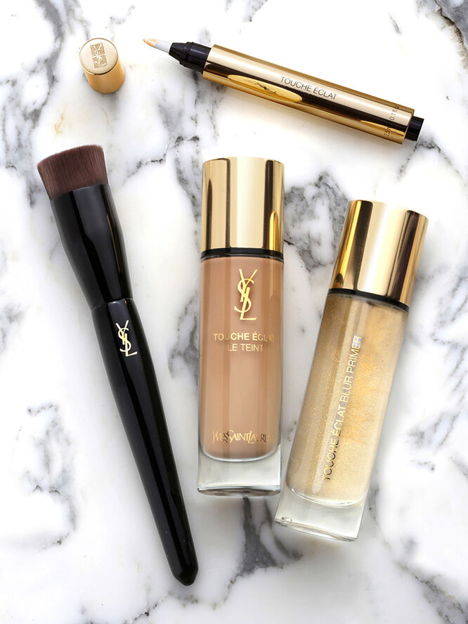 Touche Éclat Le Teint Fond de Teint Couvrant YSL