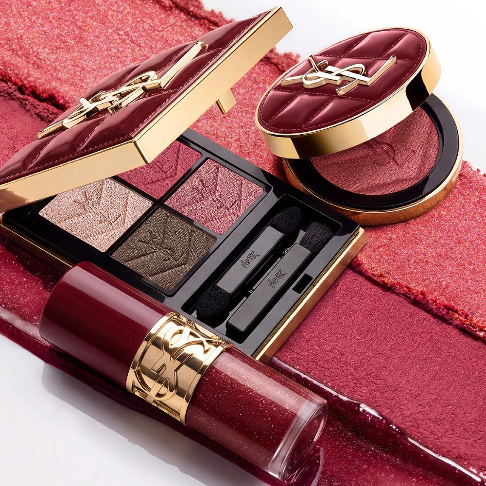 Duo maquillage fêtes YSL sur textures lie-de-vin avec palette et gloss
